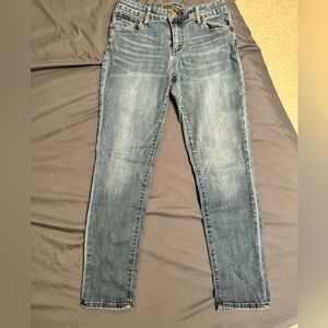 EUC Kut from the Kloth soft straight leg jeans size 8